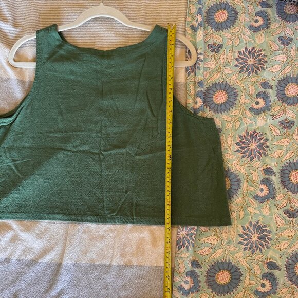 Sleeveless Crop Top - Picture 8 of 9